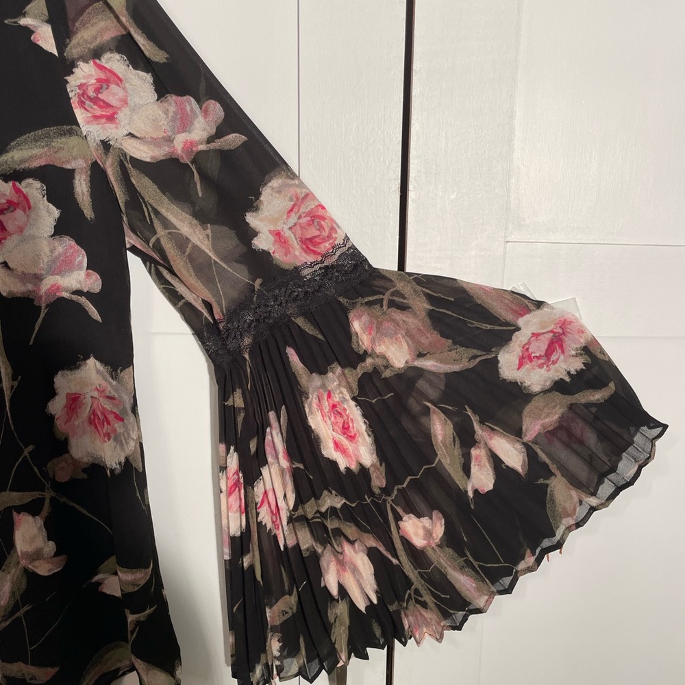 White House Black Market Black Floral Blouse - Picture 4 of 14
